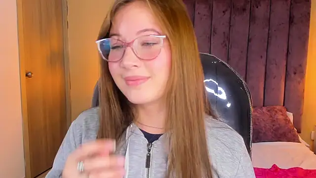 Snapshot of Dahlia_Rousse chatting on 11/09/25, 05:11 Dahlia Rousse online show from 11/09/25, 05:11