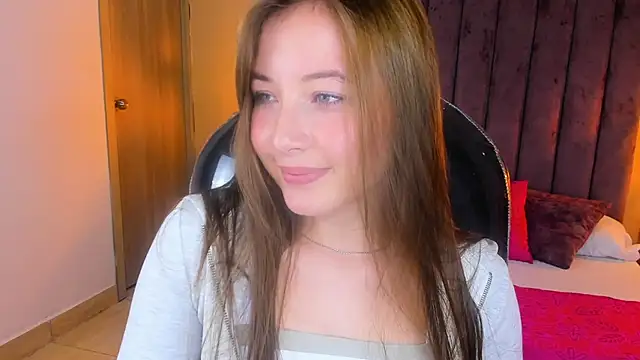 Snapshot of Dahlia_Rousse chatting on 11/18/25, 06:07 Dahlia Rousse online show from 11/18/25, 06:07