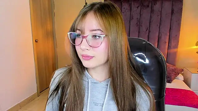 Snapshot of Dahlia_Rousse chatting on 12/04/25, 06:23 Dahlia Rousse online show from 12/04/25, 06:23