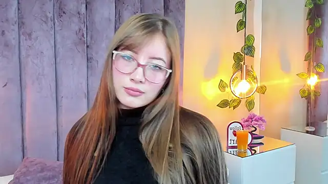 Snapshot of Dahlia_Rousse chatting on 12/17/25, 05:02 Dahlia Rousse online show from 12/17/25, 05:02