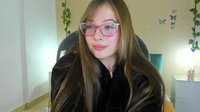 Snapshot of Dahlia_Rousse chatting on 12/20/25, 01:34 Dahlia Rousse online show from 12/20/25, 01:34