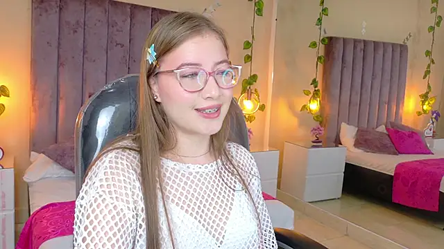 Snapshot of Dahlia_Rousse chatting on 02/19/26, 06:31 Dahlia Rousse online show from 02/19/26, 06:31