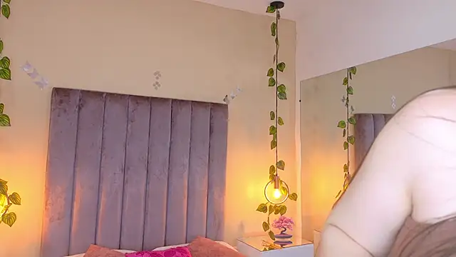 Dahlia Rousse online show from 03/21/26, 08:30