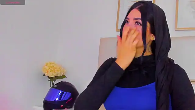 taylorsmiiith  online show from 04/13/26, 07:41