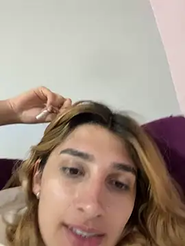 Snapshot of Queensara_ chatting on 02/25/25, 01:20 Queensara online show from 02/25/25, 01:20