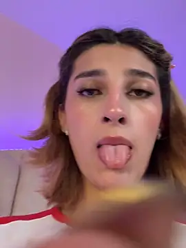 Snapshot of Queensara_ chatting on 03/15/25, 03:16 Queensara online show from 03/15/25, 03:16