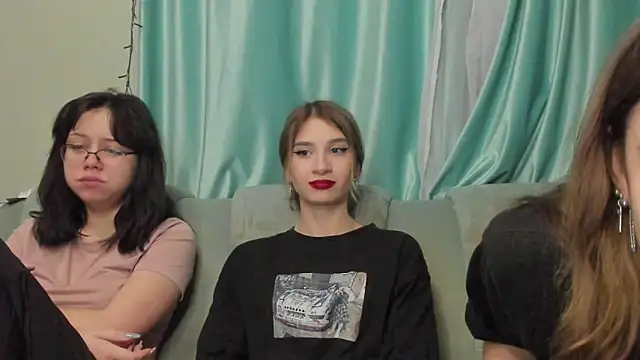 Snapshot of honey_love_honeyy chatting on 01/12/25, 05:33 honey love honeyy online show from 01/12/25, 05:33