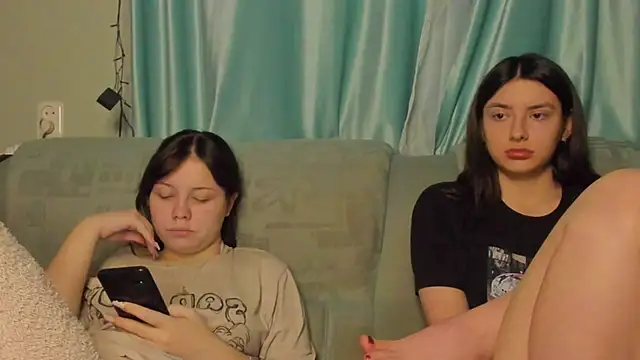 Snapshot of honey_love_honeyy chatting on 01/21/25, 04:05 honey love honeyy online show from 01/21/25, 04:05