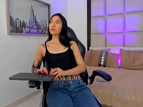 MeganPresleyy online show from 05/13/26, 08:49