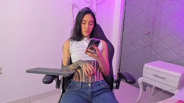 MeganPresleyy online show from 05/18/26, 06:08