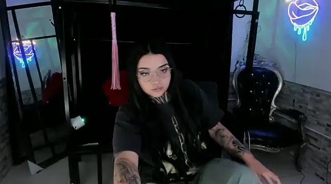 Snapshot of amyswallow7 chatting on 01/18/25, 06:43 amyswallow7 online show from 01/18/25, 06:43