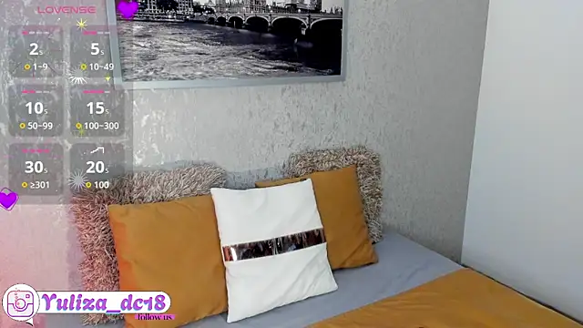 Snapshot of Luxury_Woman chatting on 12/16/25, 03:55 Luxury Woman online show from 12/16/25, 03:55