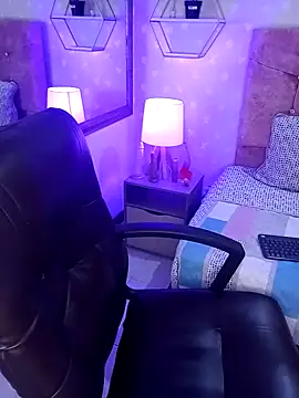 Elise-Leyton online show from 02/14/25, 06:51