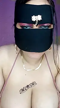 Snapshot of shosho500500 chatting on 10/04/25, 11:47 shosho500500 online show from 10/04/25, 11:47