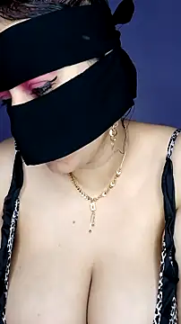 Snapshot of shosho500500 chatting on 10/25/25, 10:04 shosho500500 online show from 10/25/25, 10:04