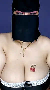 Snapshot of shosho500500 chatting on 11/07/25, 10:21 shosho500500 online show from 11/07/25, 10:21