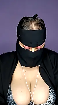 Snapshot of shosho500500 chatting on 12/04/25, 09:45 shosho500500 online show from 12/04/25, 09:45