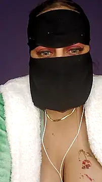 Snapshot of shosho500500 chatting on 12/14/25, 01:11 shosho500500 online show from 12/14/25, 01:11