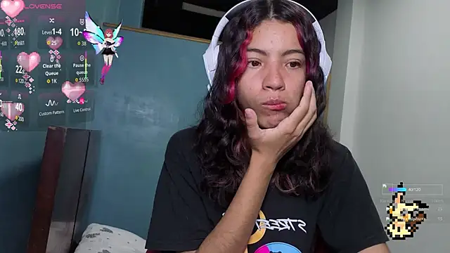 Snapshot of Lovelyamyy chatting on 10/20/25, 04:18 Lovelyamyy online show from 10/20/25, 04:18