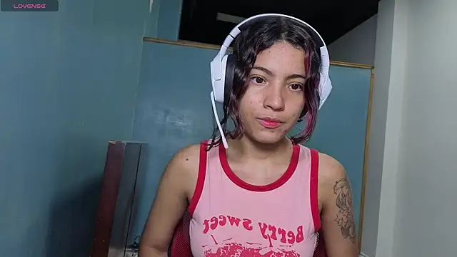 Snapshot of Lovelyamyy chatting on 11/12/25, 02:23 Lovelyamyy online show from 11/12/25, 02:23