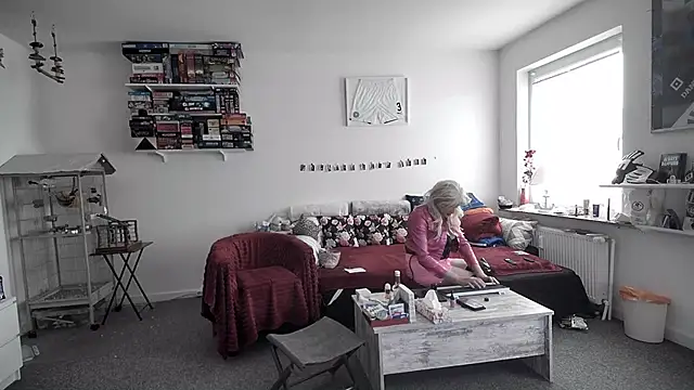 Snapshot of CDHannahSub chatting on 06/25/26, 06:29 CDHannahSub online show from 06/25/26, 06:29