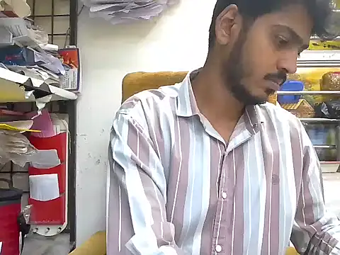 Snapshot of cute_modell chatting on 10/08/25, 12:14 cute modell online show from 10/08/25, 12:14