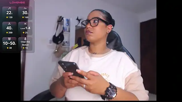 Snapshot of leslycarsson chatting on 10/18/25, 08:53 leslycarsson online show from 10/18/25, 08:53