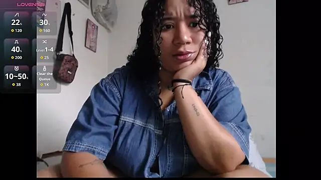 Snapshot of leslycarsson chatting on 11/13/25, 07:24 leslycarsson online show from 11/13/25, 07:24