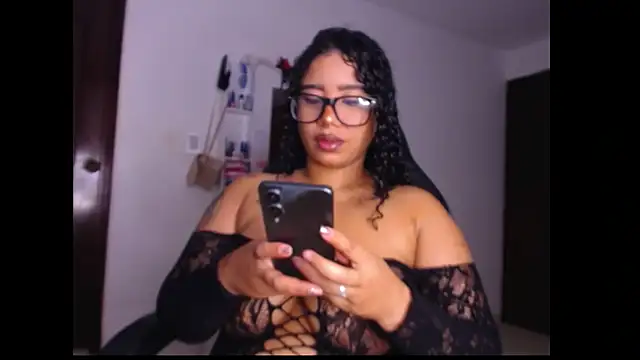 Snapshot of leslycarsson chatting on 11/16/25, 01:00 leslycarsson online show from 11/16/25, 01:00