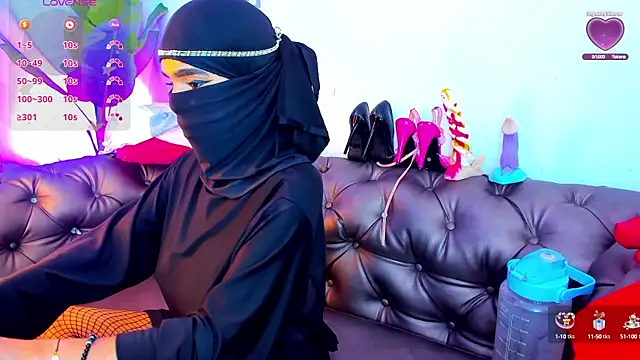 Snapshot of azahara_faraah chatting on 10/12/25, 12:42 azahara faraah online show from 10/12/25, 12:42