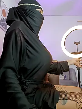 Snapshot of azahara_faraah chatting on 10/24/25, 06:26 azahara faraah online show from 10/24/25, 06:26