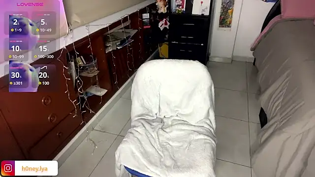 Snapshot of B0nnie_H0ney chatting on 02/13/25, 12:02 B0nnie H0ney online show from 02/13/25, 12:02