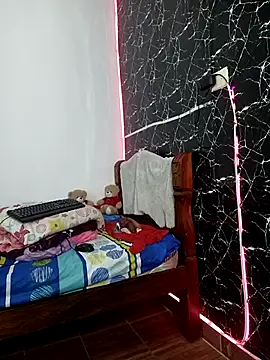 Snapshot of newveronika chatting on 02/20/26, 10:43 newveronika online show from 02/20/26, 10:43