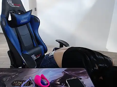 Snapshot of Francheskasmile chatting on 02/24/25, 04:36 Francheskasmile online show from 02/24/25, 04:36