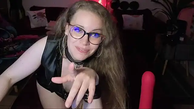 Snapshot of Miss_luxiole chatting on 11/27/25, 05:59 Miss luxiole online show from 11/27/25, 05:59