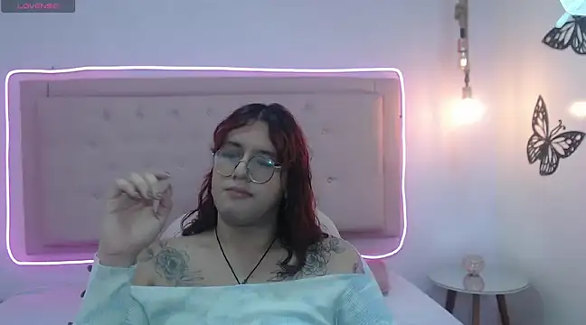 Snapshot of kathepickmanx chatting on 03/13/25, 03:44 kathepickmanx online show from 03/13/25, 03:44