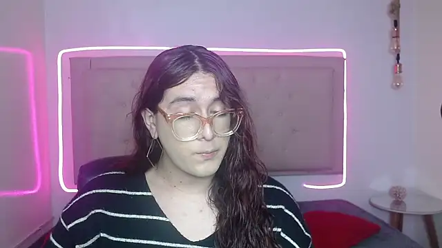 Snapshot of kathepickmanx chatting on 10/11/25, 03:28 kathepickmanx online show from 10/11/25, 03:28