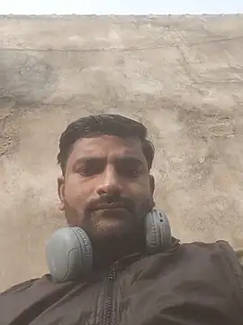 Snapshot of gawwalibhabhi_24 chatting on 11/23/25, 03:28 gawwalibhabhi 24 online show from 11/23/25, 03:28