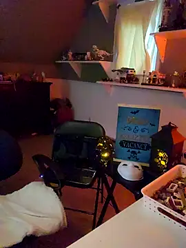 Snapshot of SoxxyNsh chatting on 10/28/25, 10:12 SoxxyNsh online show from 10/28/25, 10:12