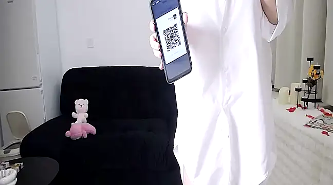 Snapshot of Hey-Cute chatting on 01/14/25, 07:38 Hey-Cute online show from 01/14/25, 07:38