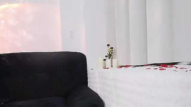 Snapshot of Hey-Cute chatting on 01/15/25, 02:02 Hey-Cute online show from 01/15/25, 02:02