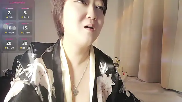Snapshot of Hey-Cute chatting on 02/18/25, 09:09 Hey-Cute online show from 02/18/25, 09:09