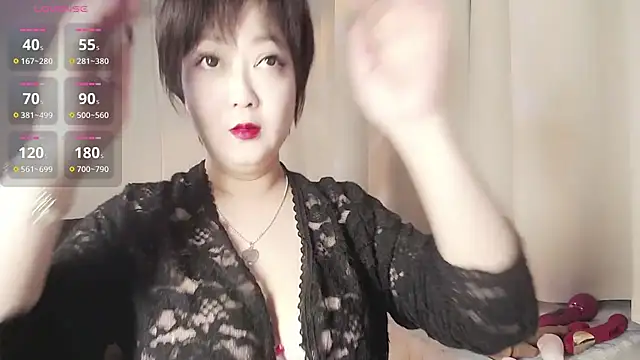 Snapshot of Hey-Cute chatting on 02/19/25, 03:38 Hey-Cute online show from 02/19/25, 03:38