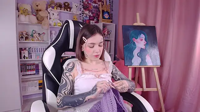 Snapshot of Catharsisi chatting on 01/17/25, 04:15 Catharsisi online show from 01/17/25, 04:15