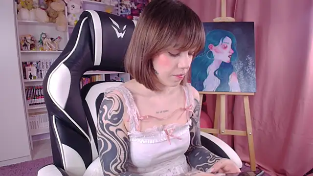 Snapshot of Catharsisi chatting on 01/18/25, 03:27 Catharsisi online show from 01/18/25, 03:27