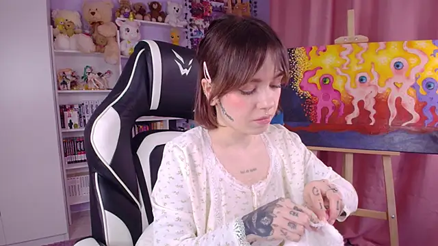 Snapshot of Catharsisi chatting on 01/20/25, 04:01 Catharsisi online show from 01/20/25, 04:01