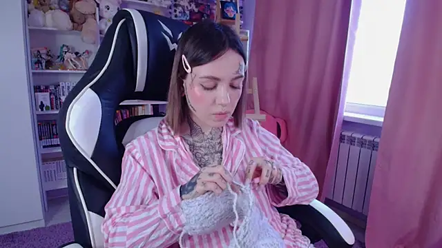 Snapshot of Catharsisi chatting on 02/21/25, 01:55 Catharsisi online show from 02/21/25, 01:55