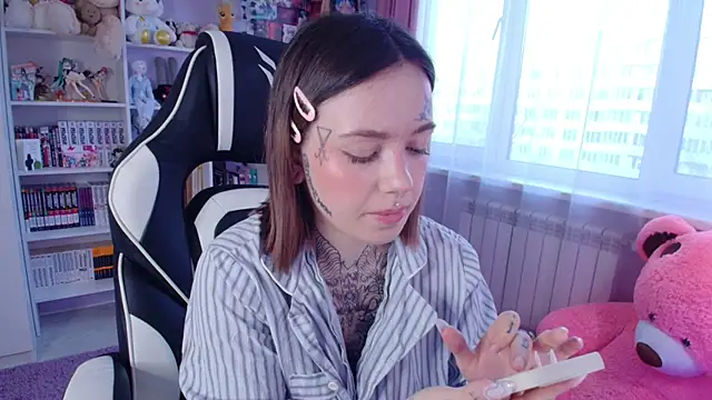 Snapshot of Catharsisi chatting on 03/07/25, 03:18 Catharsisi online show from 03/07/25, 03:18