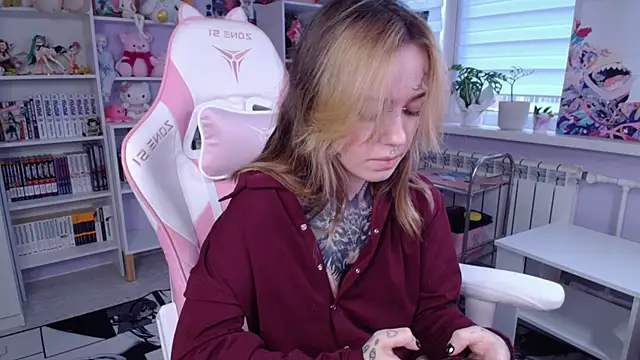 Snapshot of Catharsisi chatting on 10/16/25, 01:34 Catharsisi online show from 10/16/25, 01:34