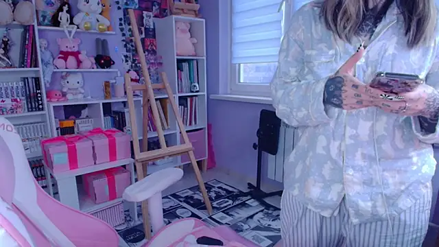 Snapshot of Catharsisi chatting on 11/13/25, 12:26 Catharsisi online show from 11/13/25, 12:26